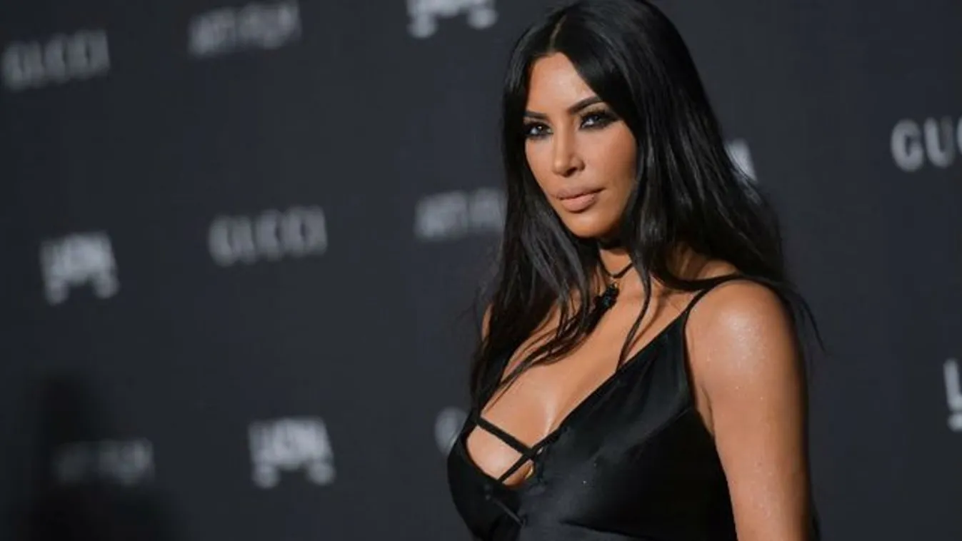 Dobjon el mindent! Kim Kardashian férfi sminkkészletet fog piacra dobni