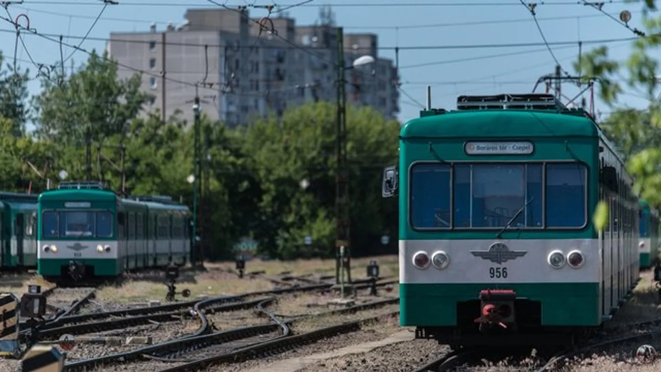 Pillanatokon múlt a tragédia: két sorompó közé szorult egy autós a HÉV-átjáróban