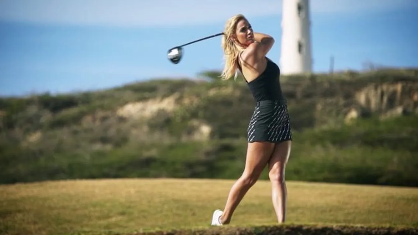 Szexi fotókkal vág vissza alázóinak a világ legdögösebb golfozója - fotók