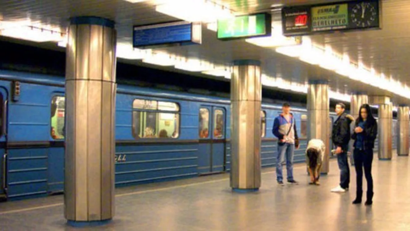 Semmi extra: a pénteki csúcsban esett el a hármas metró