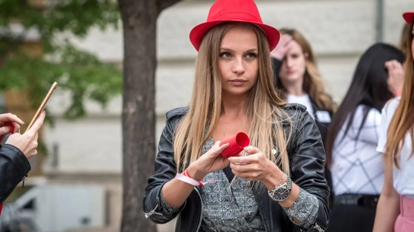 Babonák kísértik Iszak Esztit