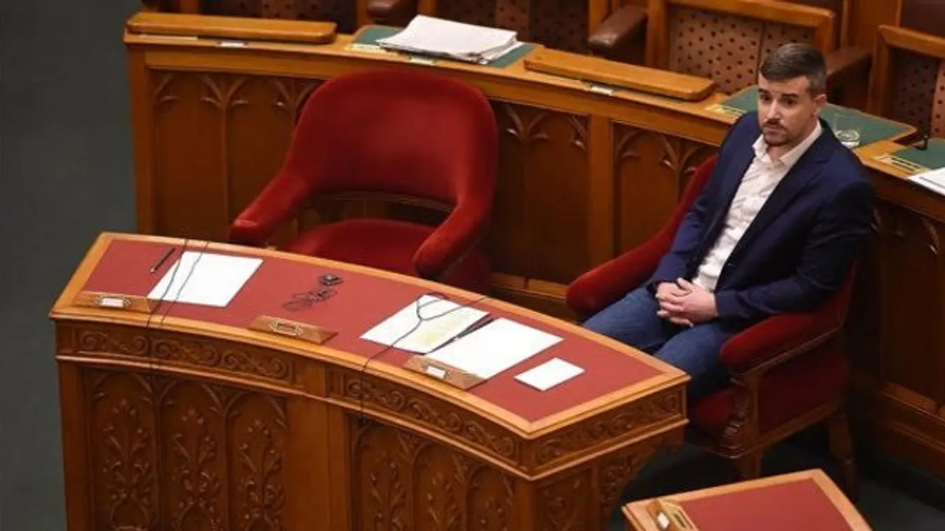 Botrány a Parlamentben: Jakab beült a miniszterelnök székébe