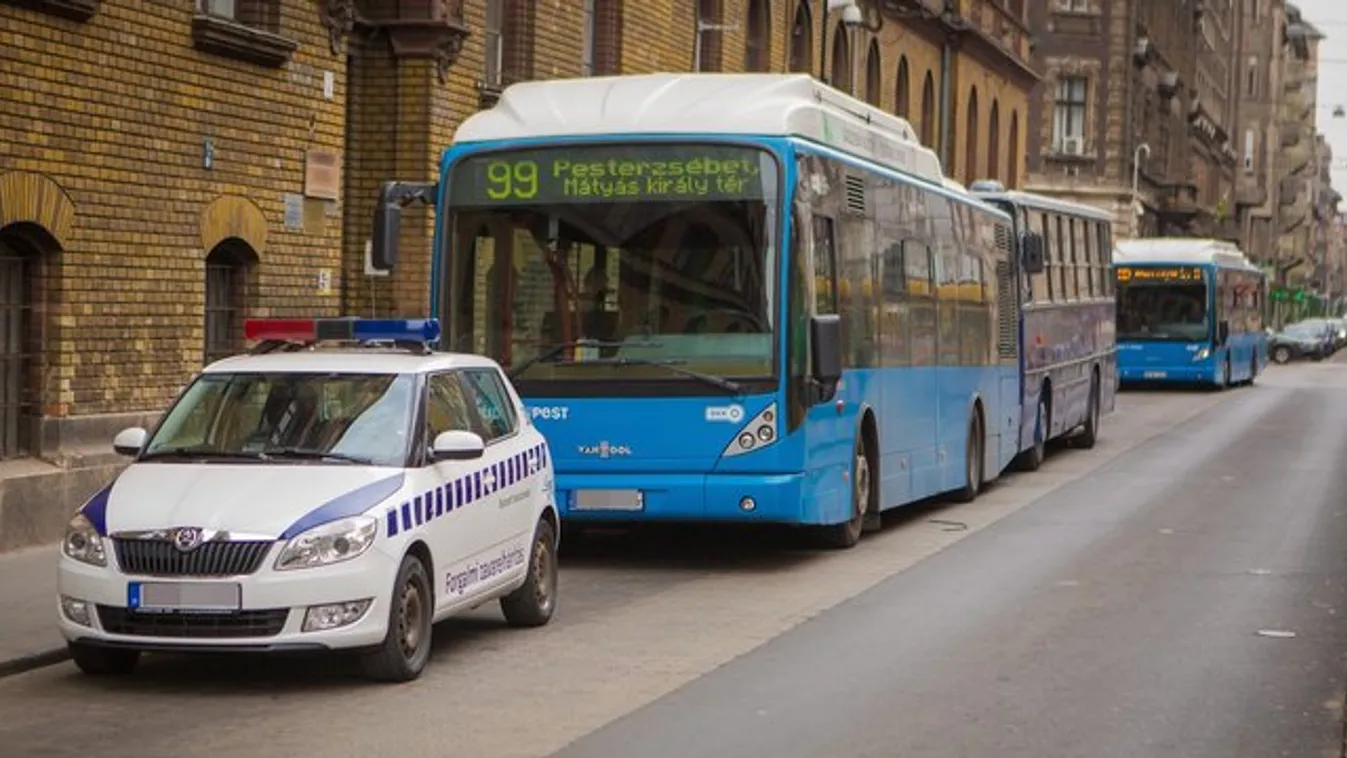 Fékhibával indult a 99-es busz, azonnal ütközött