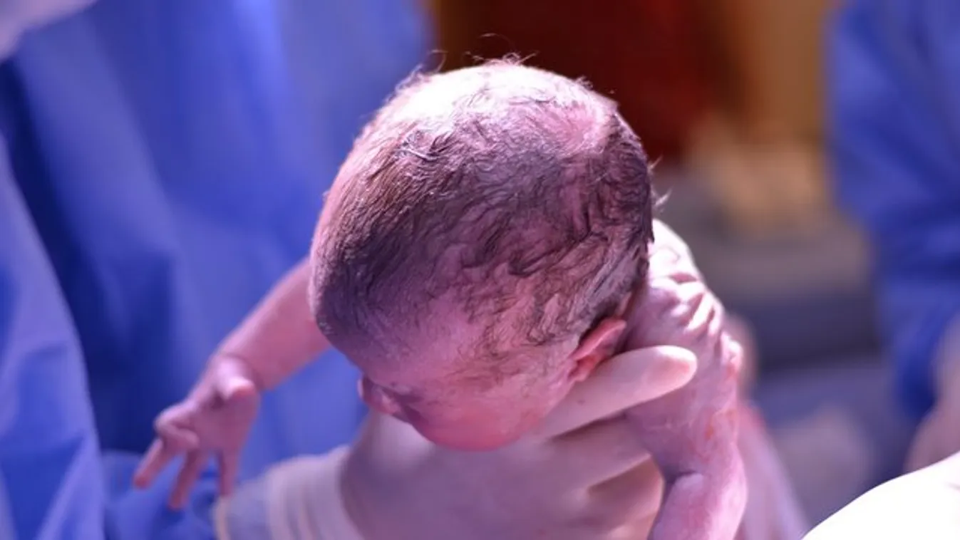 Ikreket szült egy 12 éves megerőszakolt lány - megtiltották neki, hogy elvetesse a kicsiket 18+