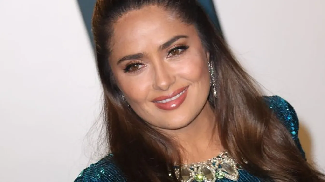 Bikiniben búcsúztatja az óévet Salma Hayek – mondjuk ilyen mellekkel nem csoda, hogy nem öltözik fel jobban!