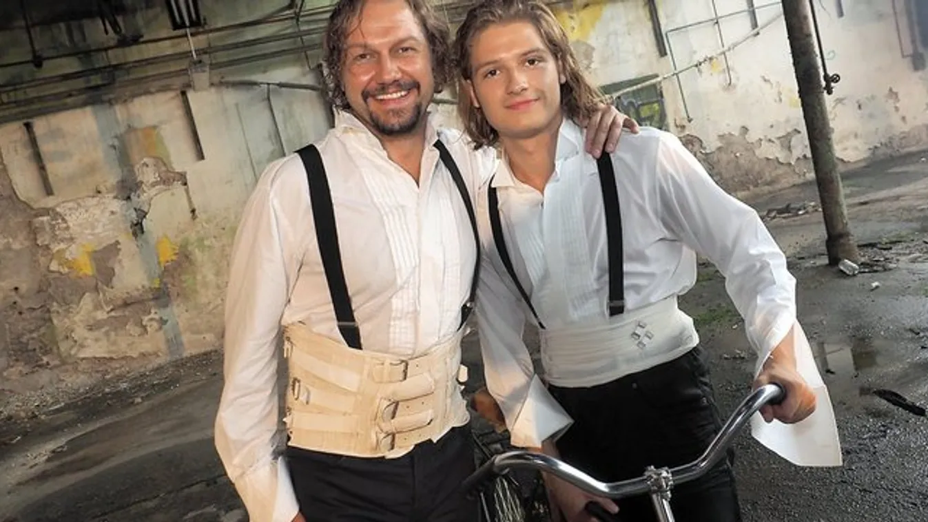 Apa-fia duett: Miller Zoltán saját gyermekével lép színpadra a Houdini musicalben