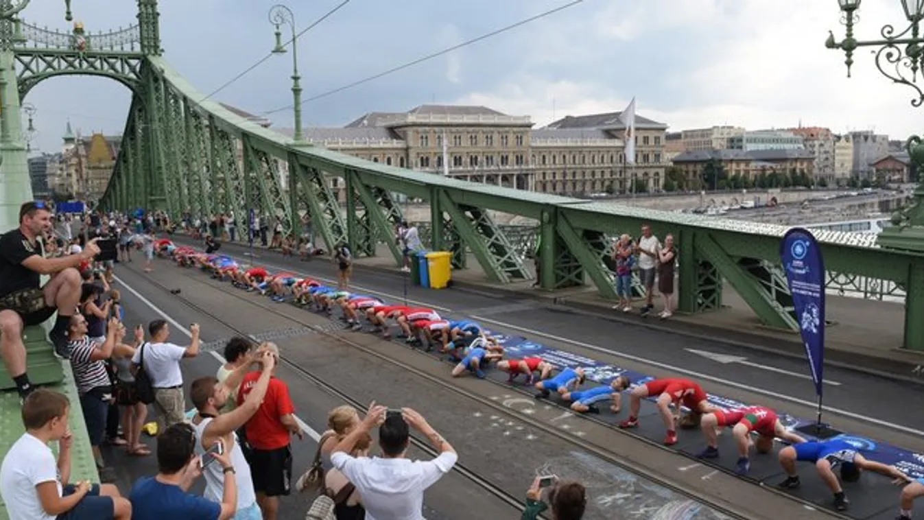 Világrekord a Szabadság hídon