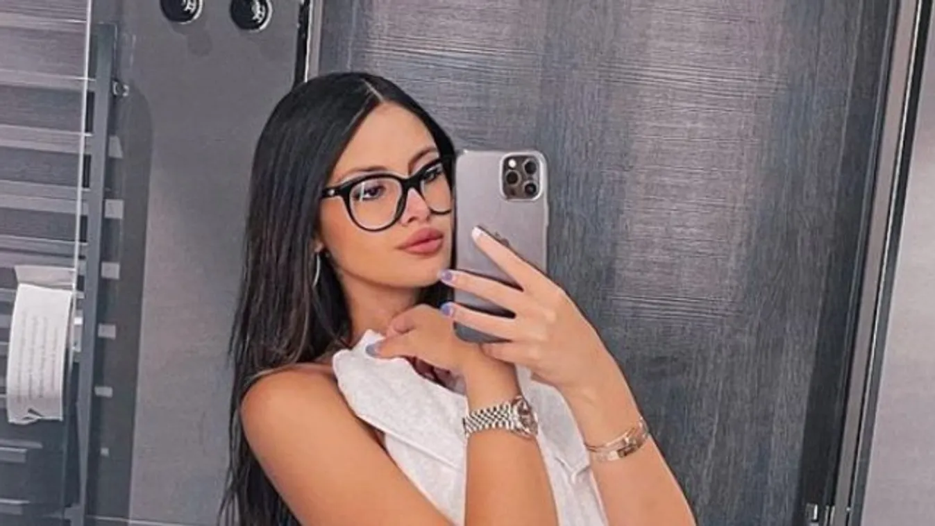 Anyaszült meztelenül mutogatja brutális testét a szexi pornós – 18+ fotó