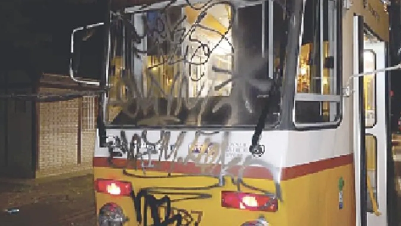 Vandálok fújták le a villamost