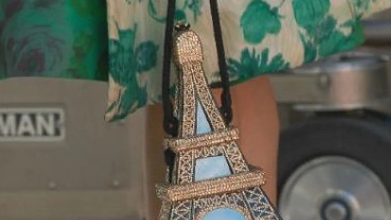 Eladó Carrie Bradshaw táskája