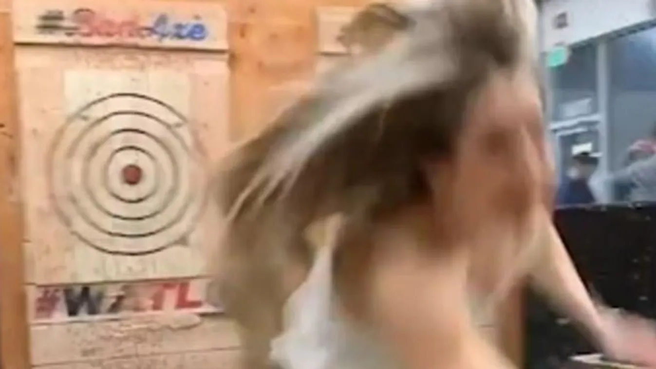 Centiken múlt, hogy nem a saját fejébe állította a baltát ez a nő – videó