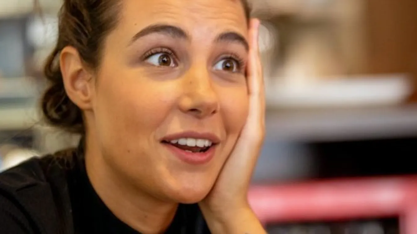 Köllő Babett apaként is látni akarja Curtist