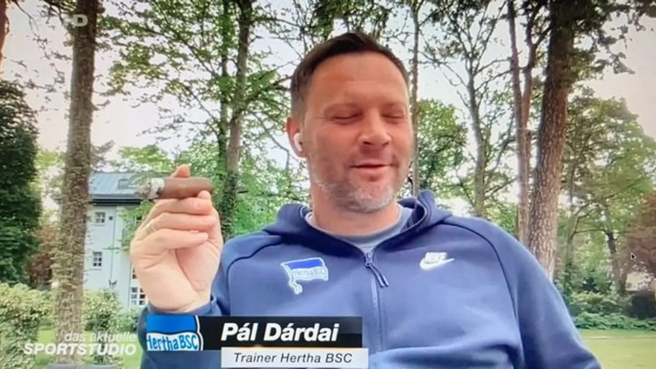 Szivarozással ünnepelte a bennmaradást Dárdai