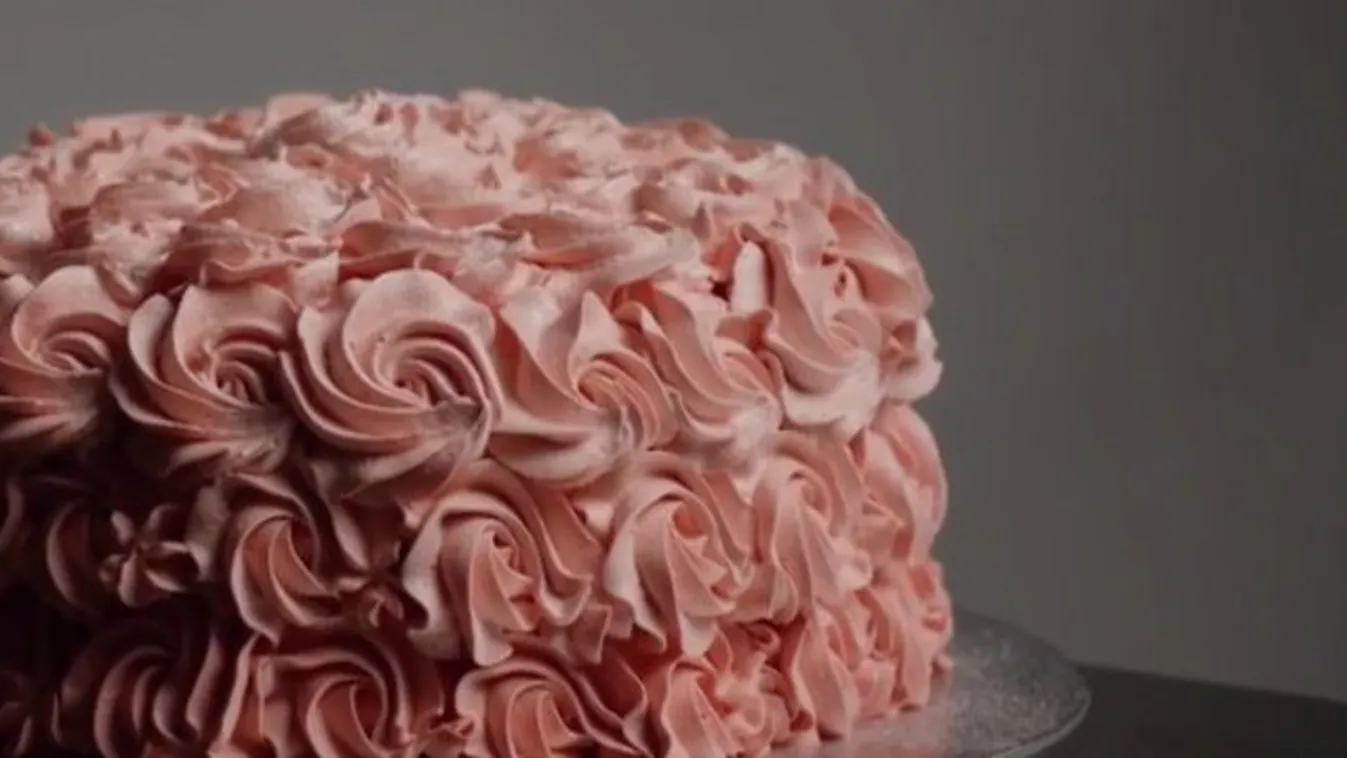 Valaki többszázezret fizetett egy hat éves tortaszeletért