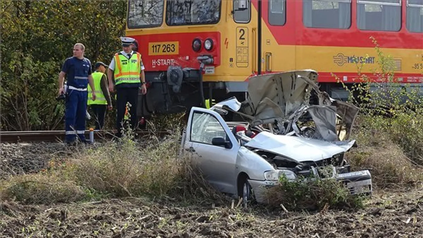 Tiltó jelzés ellenére hajtott a sínekre az autó Mezőkovácsházánál - fotók