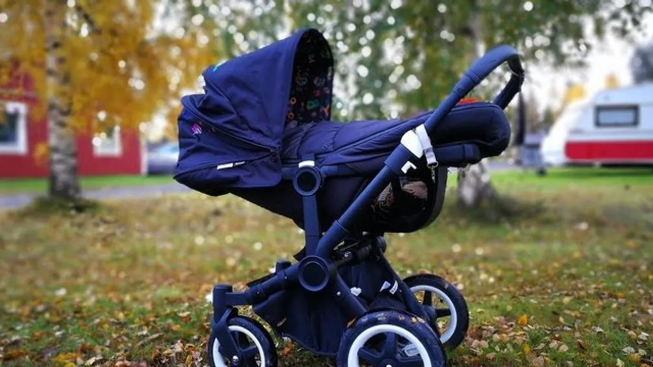 Toljuk a tutit a mama-bababarát babakocsiról! (x)