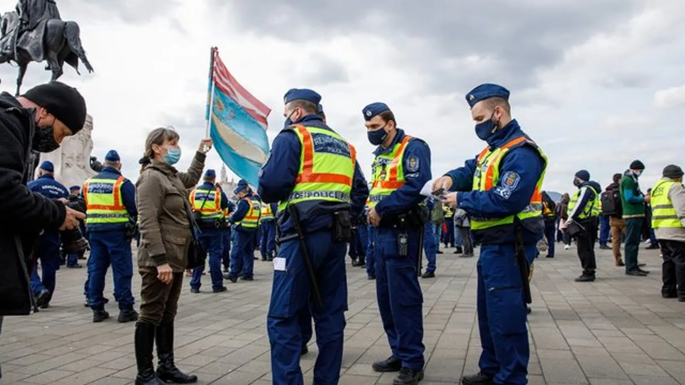 Látványos törvényszegés: Gődény György és a Mi Hazánk Mozgalom is tüntetést szervezett – fotók