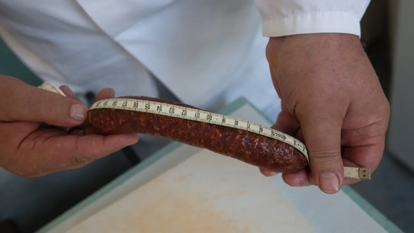 Gyulán leltük meg a kolbászmennyországot - így készül a híres gyulai