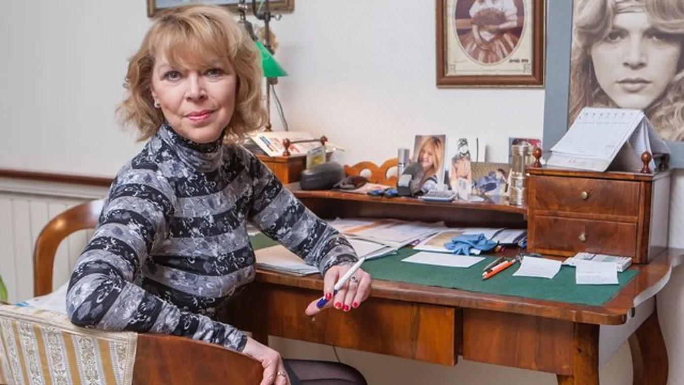 Nyertes Zsuzsa elhunyt barátaival beszélget