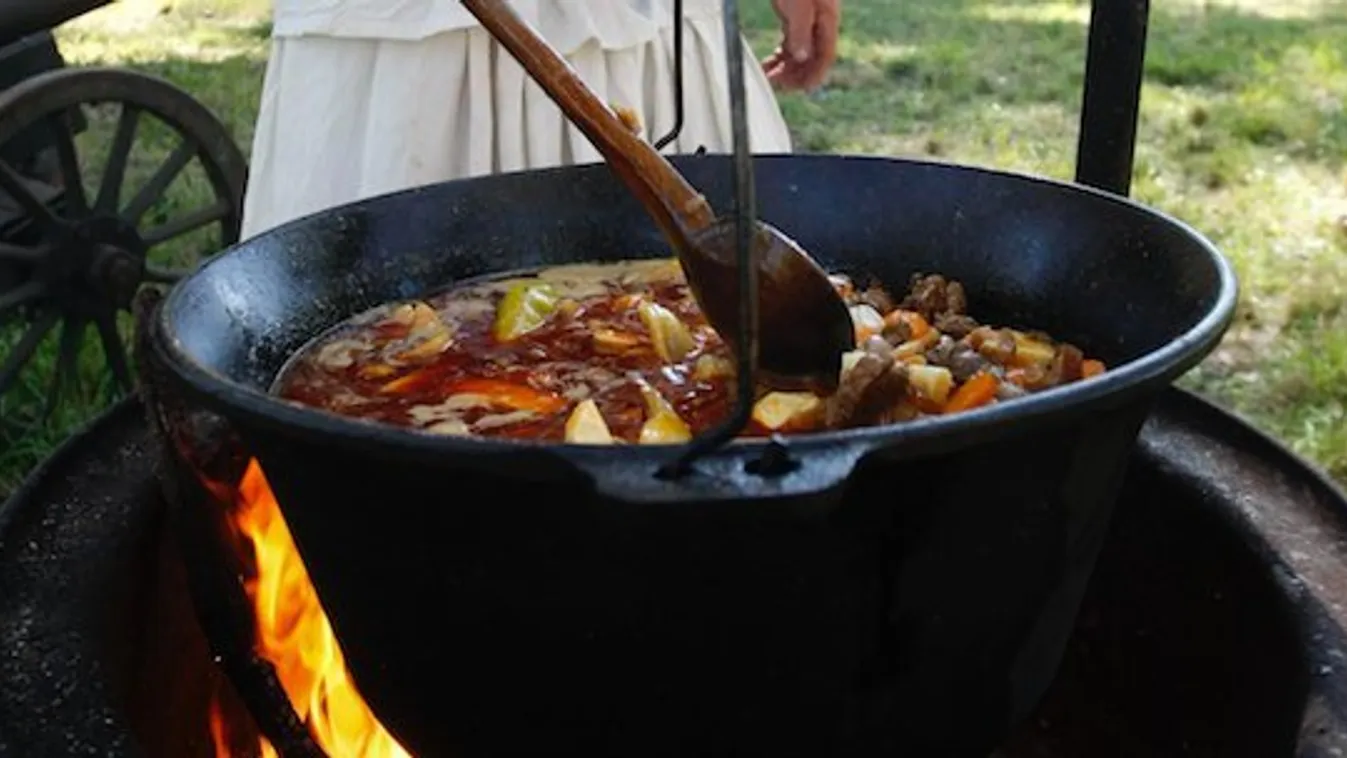 Praktikák: Zománcos vagy vasbográcsban főjön a lakoma!