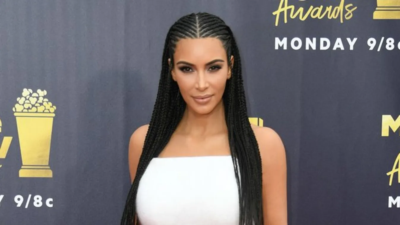 Kardashianék mindenből pénzt csinálnak - most épp saját gyerekeikből