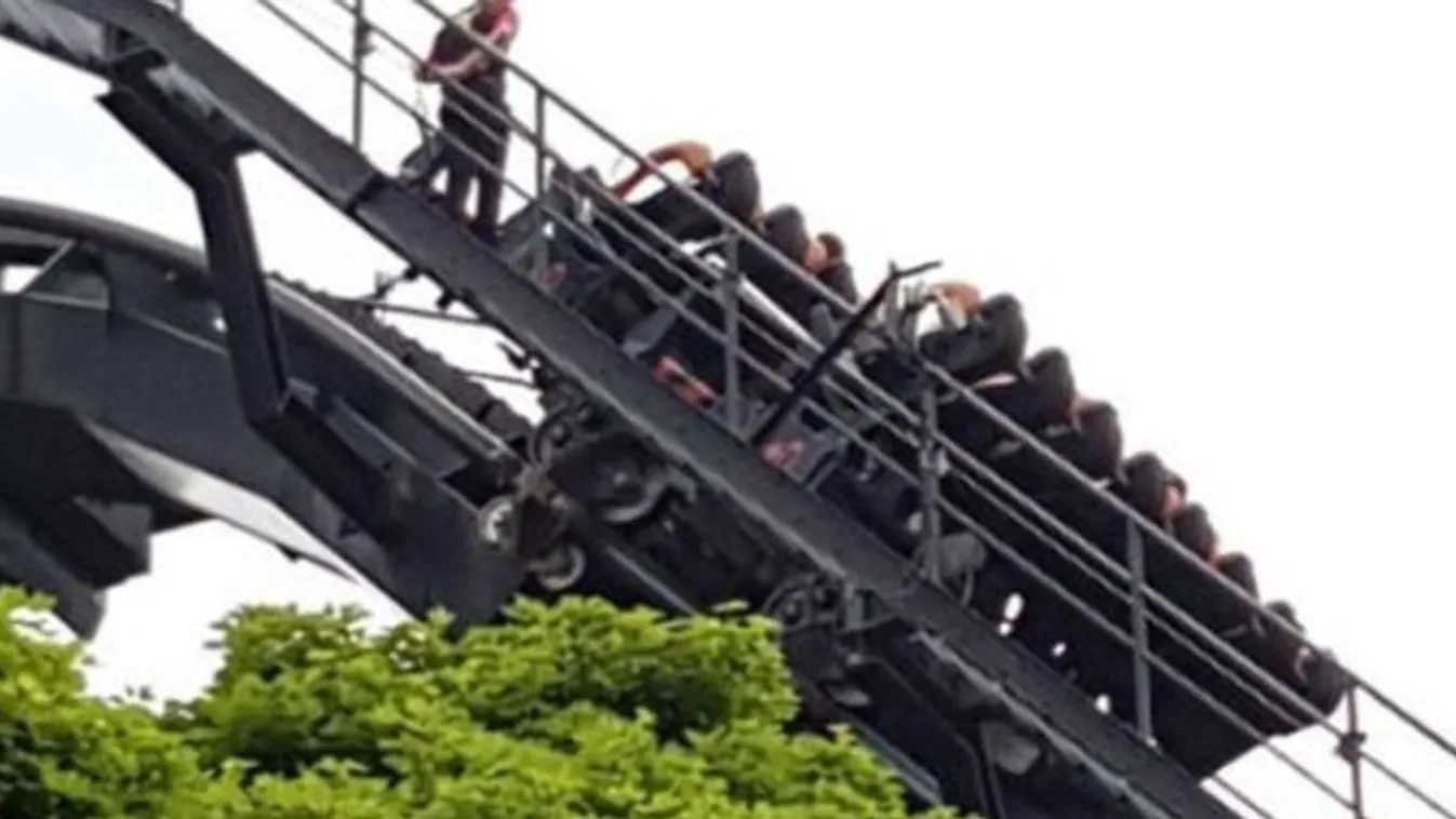 Egyszerre három hullámvasút is leállt egy vidámparkban