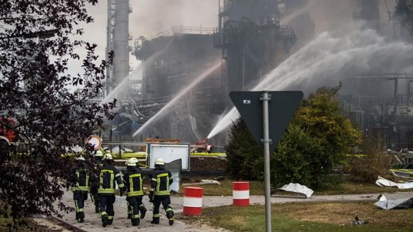 Robbanás volt egy német hőerőműben, 400 tűzoltó küzdött a lángokkal