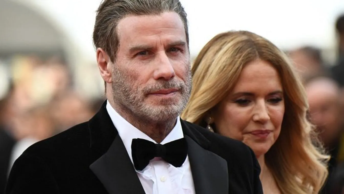 Letelt a gyászév: Enyhülni látszik John Travolta fájdalma
