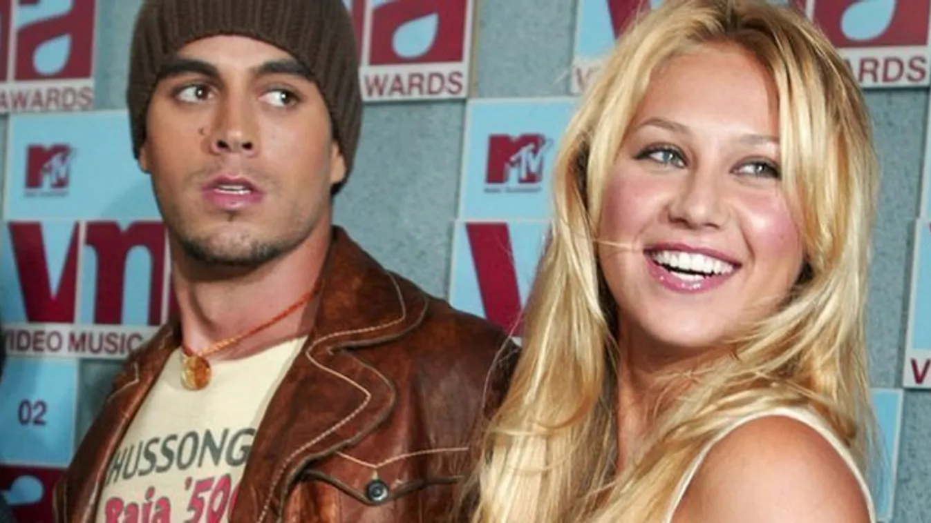 Megható fotók a szülőszobából: Enrique Iglesias és Anna Kurnyikova ismét szülők lettek