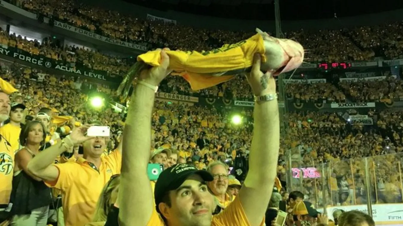 NHL: dögöket dobálnak a szurkolók