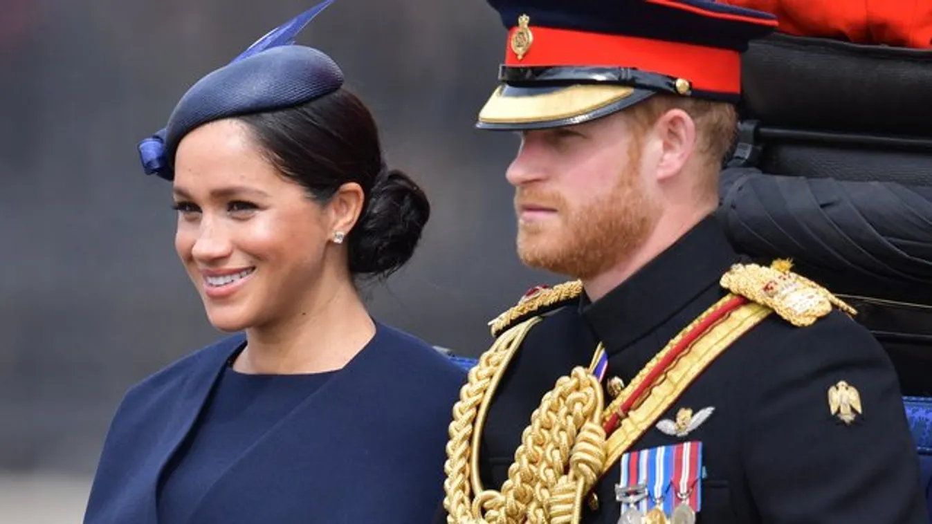 Egy hintóban utazott Meghan és Katalin a királynő szülinapjára – fotók, videó