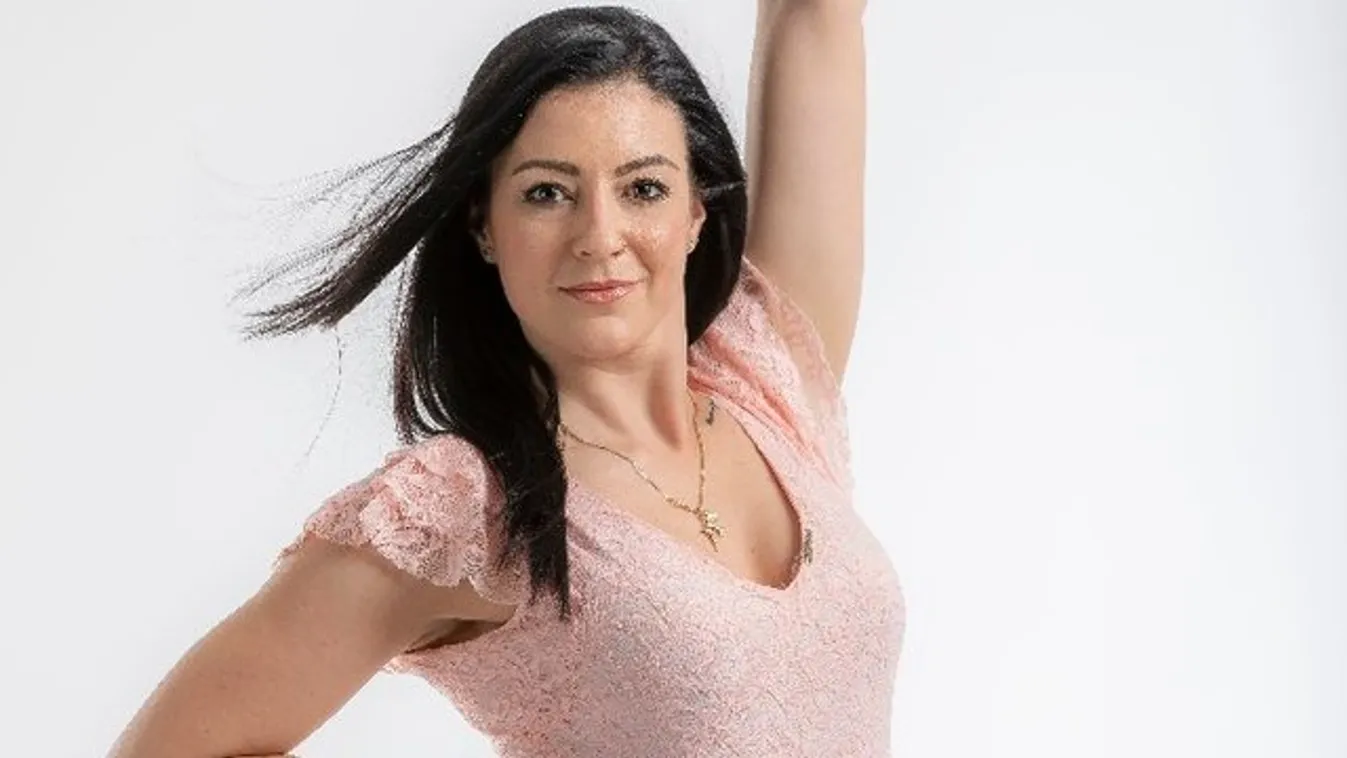 Szépségével száll versenybe a Dancing with the Stars táncosa