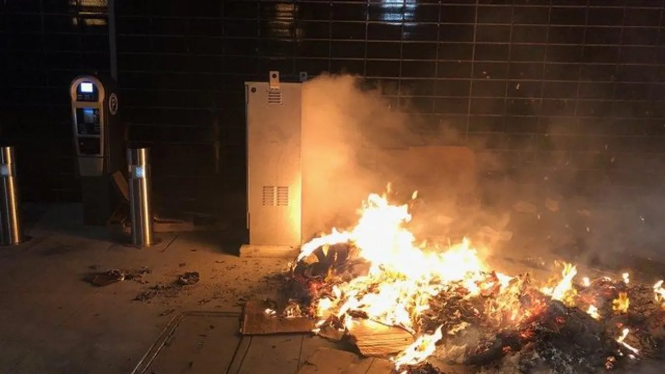 Egy férfi megpróbált felgyújtani egy hajléktalant, aztán lefotózta az egészet