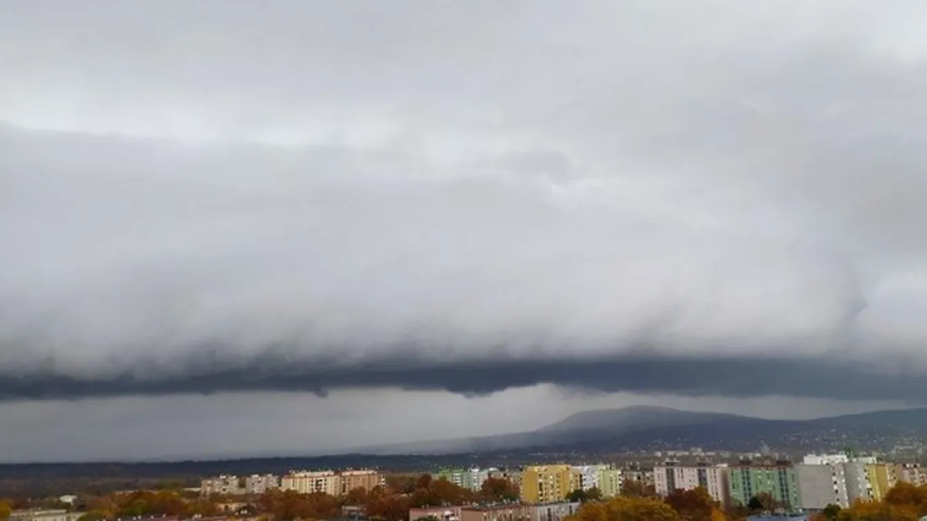 Ritka jelenség söpör végig az országon, erre tart most a vihar - videó