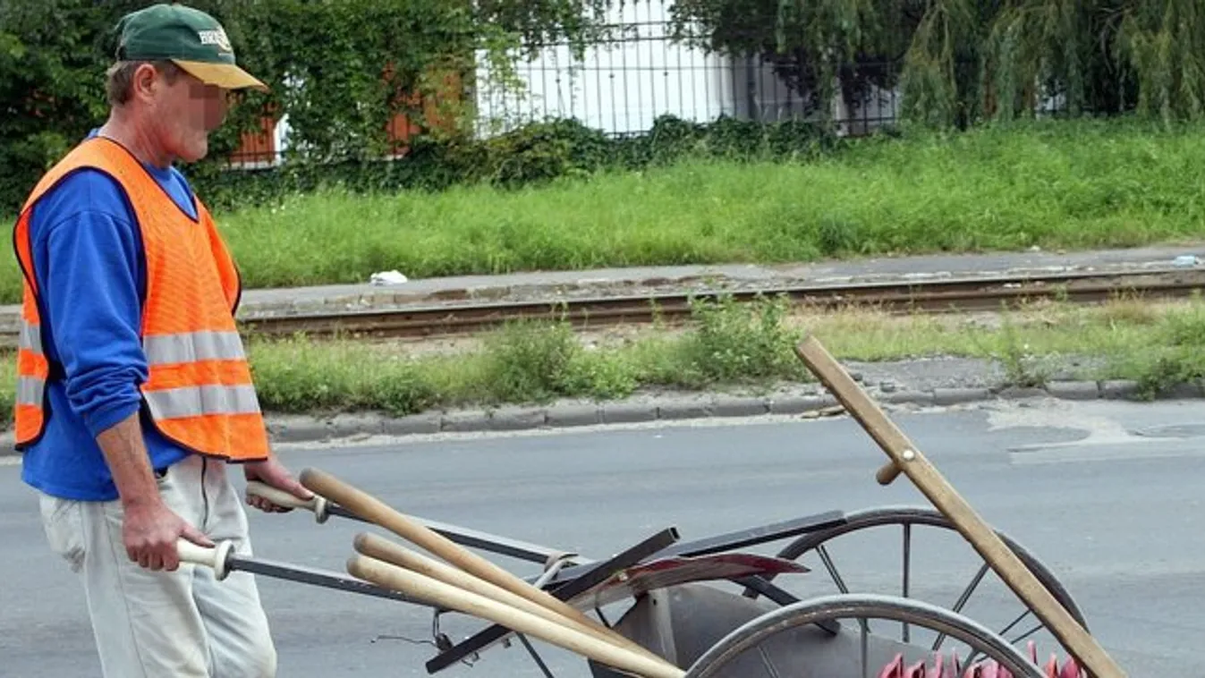 Közmunka fenyegeti a pályán feketézőket - Bíróság elé áll a csaló edző és focista páros