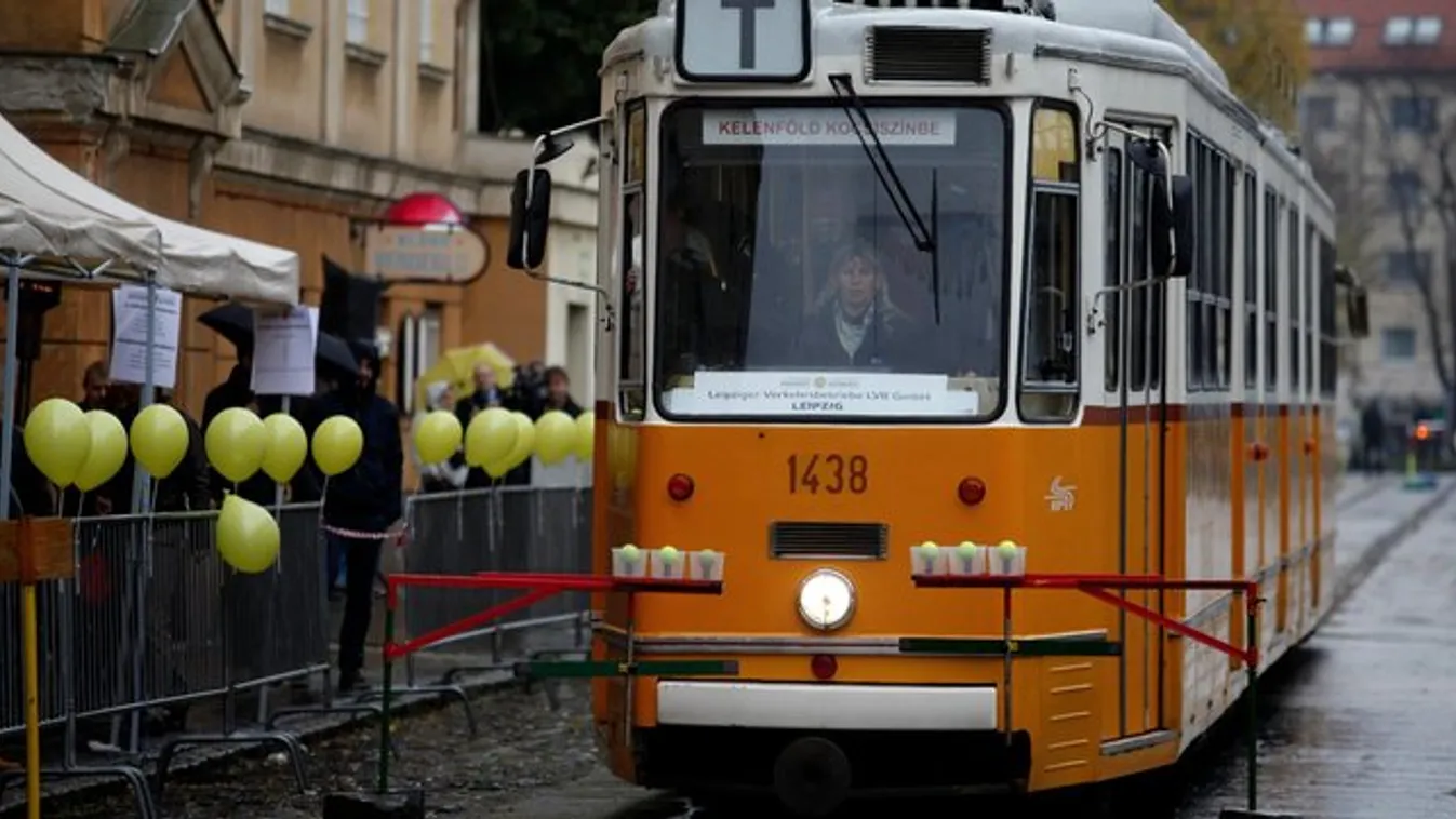 Szobadíszt esetleg? Vaterán vásárolhat magának BKV-villamost