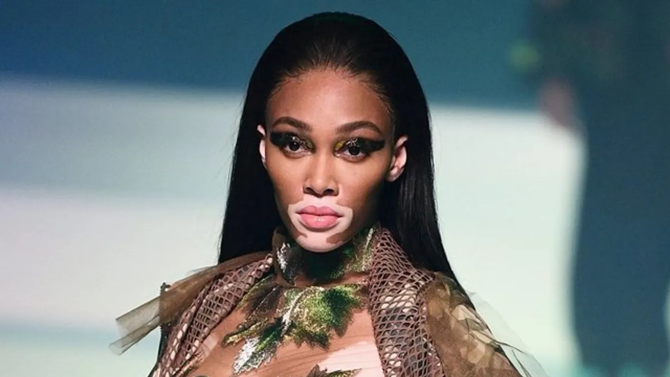 Reméljük, hamarosan minden katona olyan terepmintás ruhát kap, mint amiben Winnie Harlow szexizett