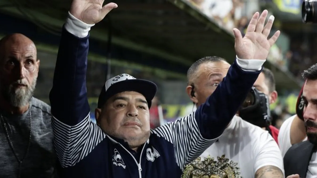 Maradona saját maga ajánlotta fel fizetése csökkentését