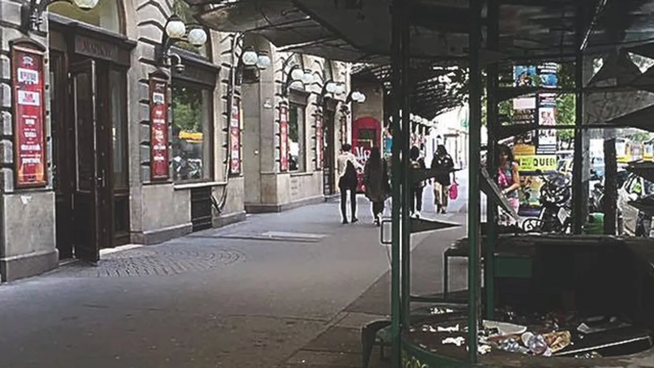 Kakiszag fogadja a budapesti színház publikumát