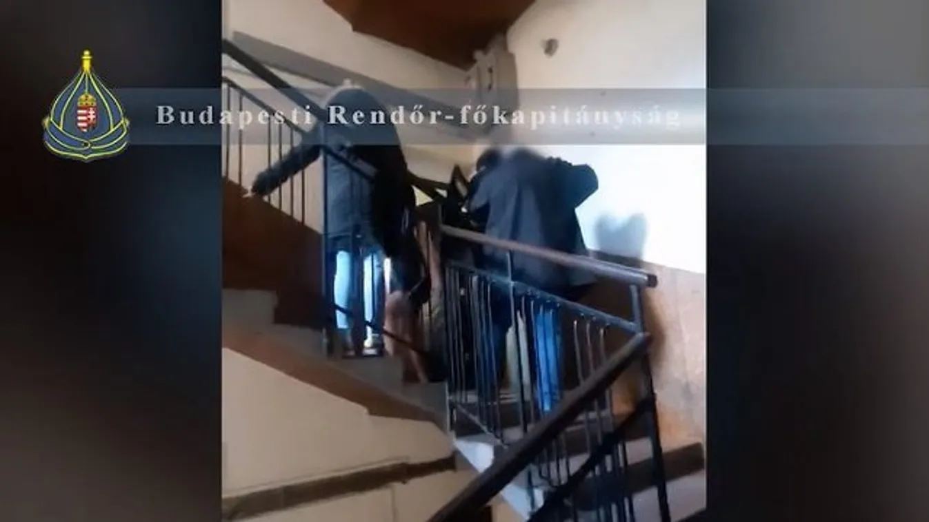 Milliókkal károsítottak meg idős asszonyokat: Unokázós csalókat fogtak el Budapesten – videó