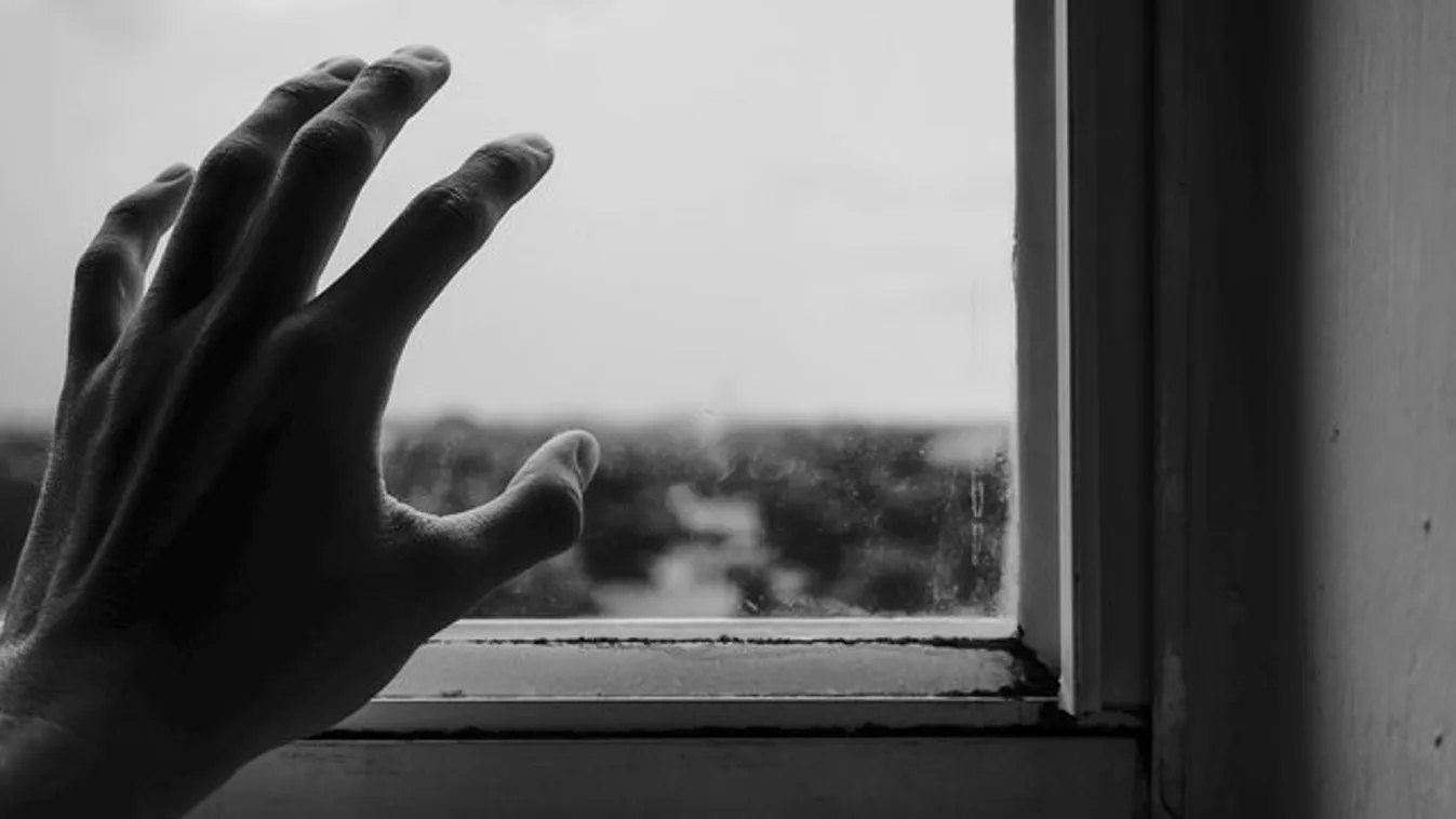 Szívszorító: még megmentette a kisgyermekeit, majd meghalt a lakástűzben az anya - videó 18+