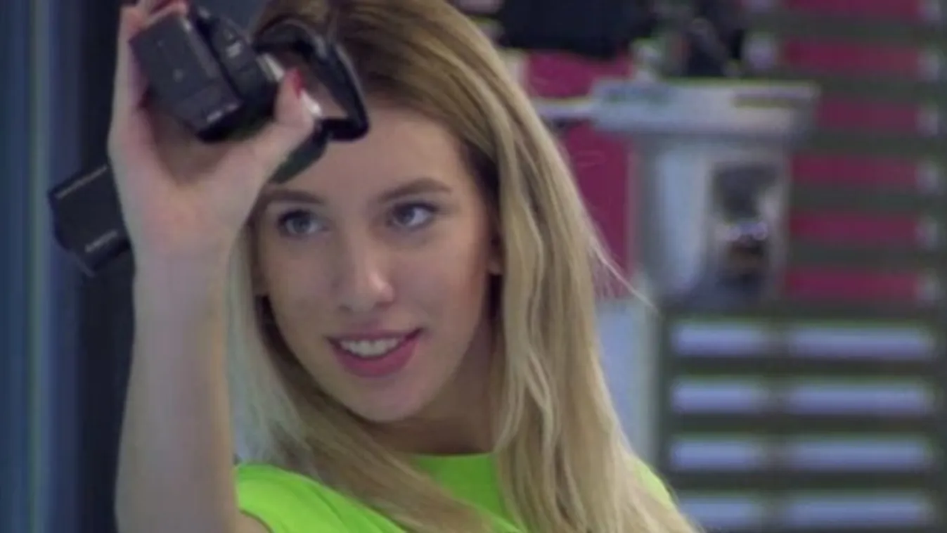 ValóVilág: Így nyúlt be a pucér Vivien Soma lába közé - 18+ videó