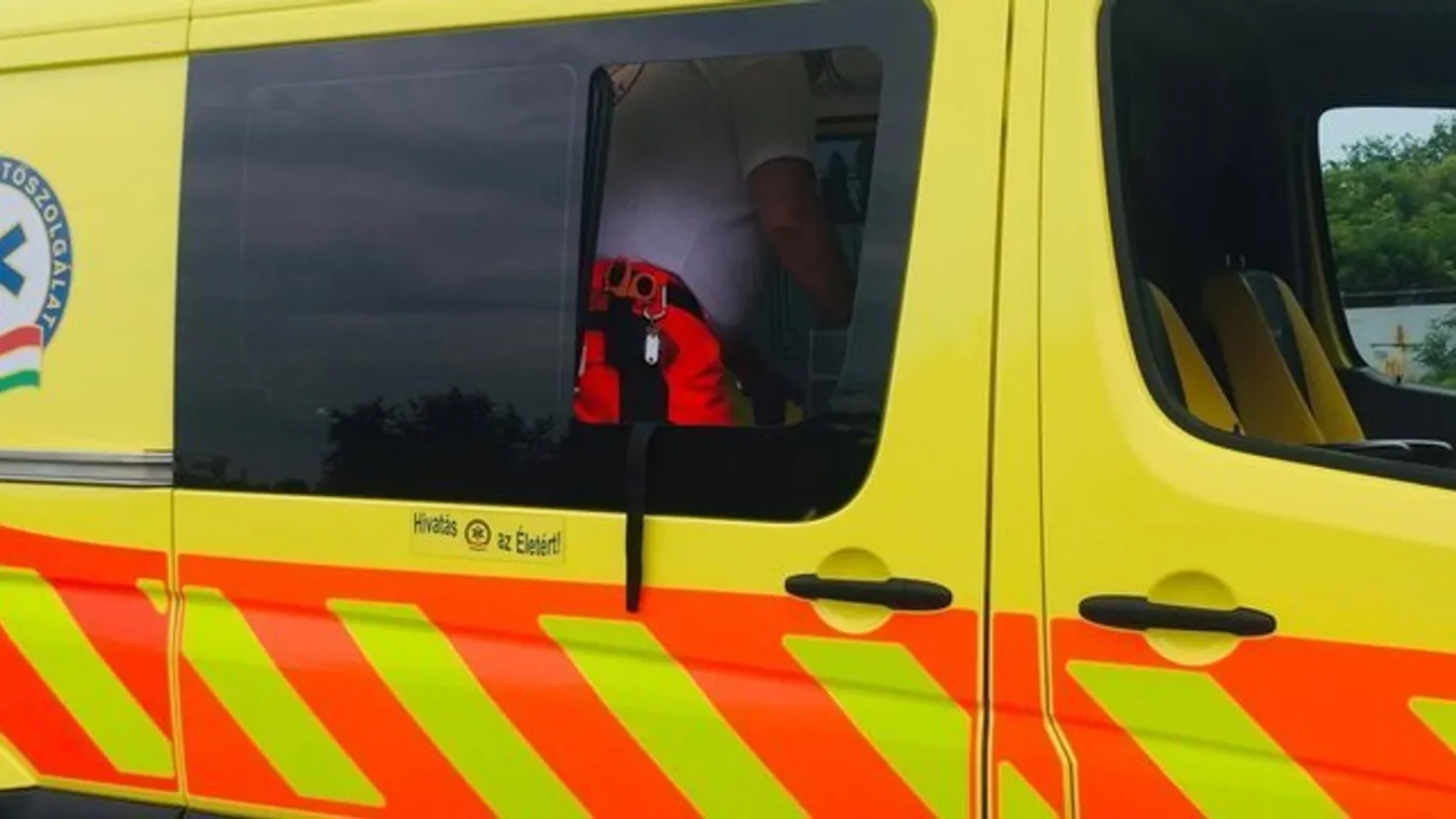 Hős civilek mentették meg a motorost, akinek menet közben állt meg a szíve Acsádnál