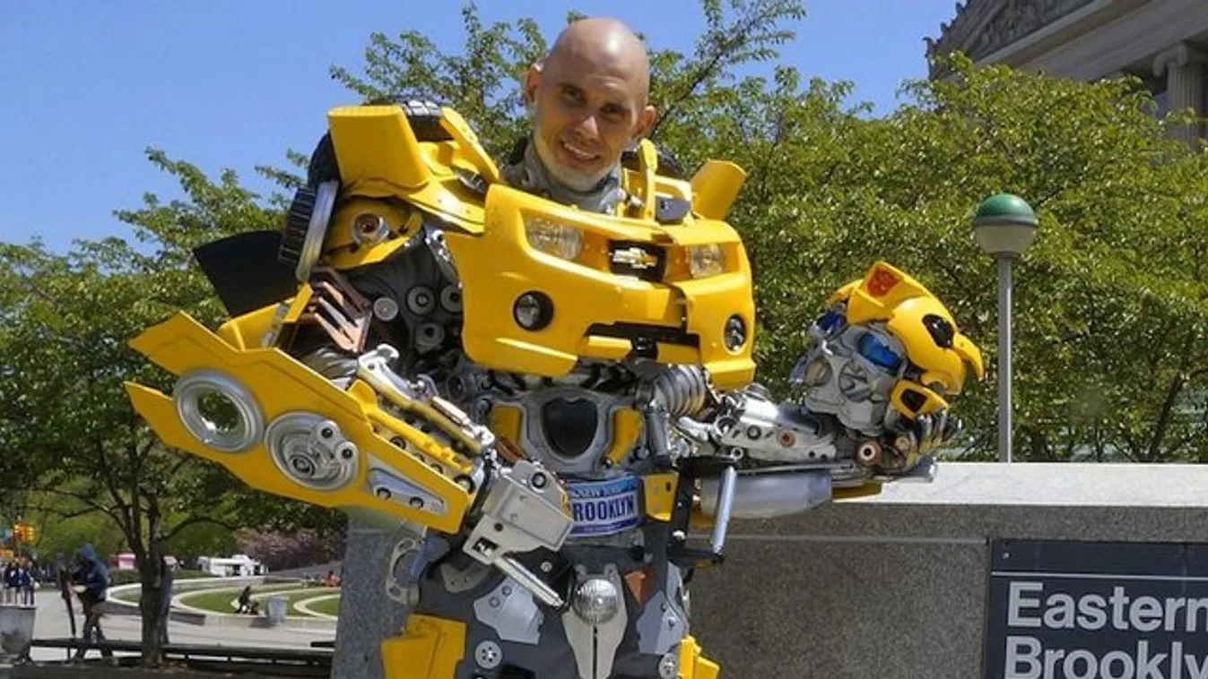 Szemétből készülnek az ezermester élethű robotjelmezei - fotók