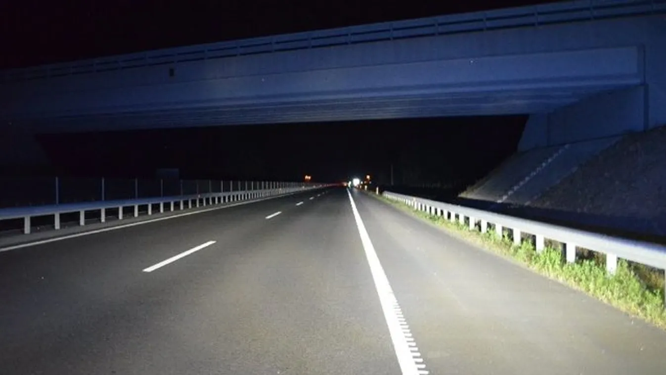 Unaloműzésből dobálta az autókat két fiatal az M3-as fölötti hídról