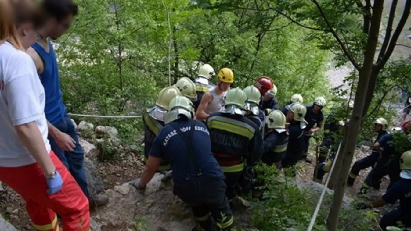Hihetetlen fotók: így mentették ki a Rókahegynél lezuhant sziklamászót