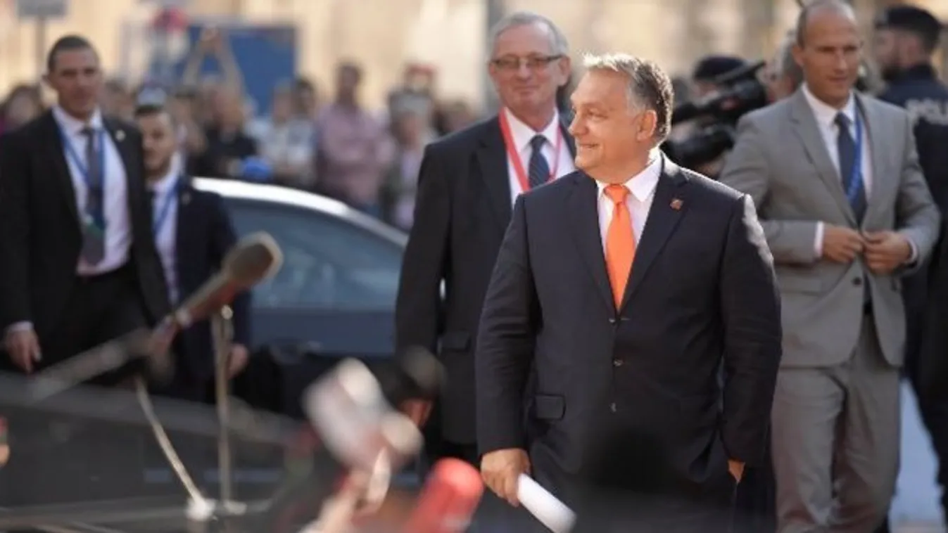 Orbán mellé állt az EPP Junckerrel szemben