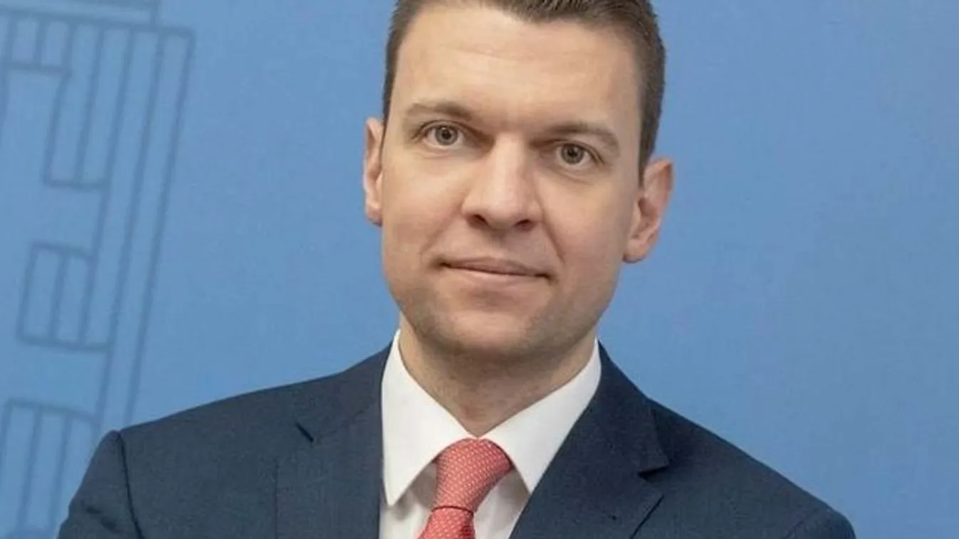 Menczer Tamás: Európa Kínában áll sorban a vakcináért