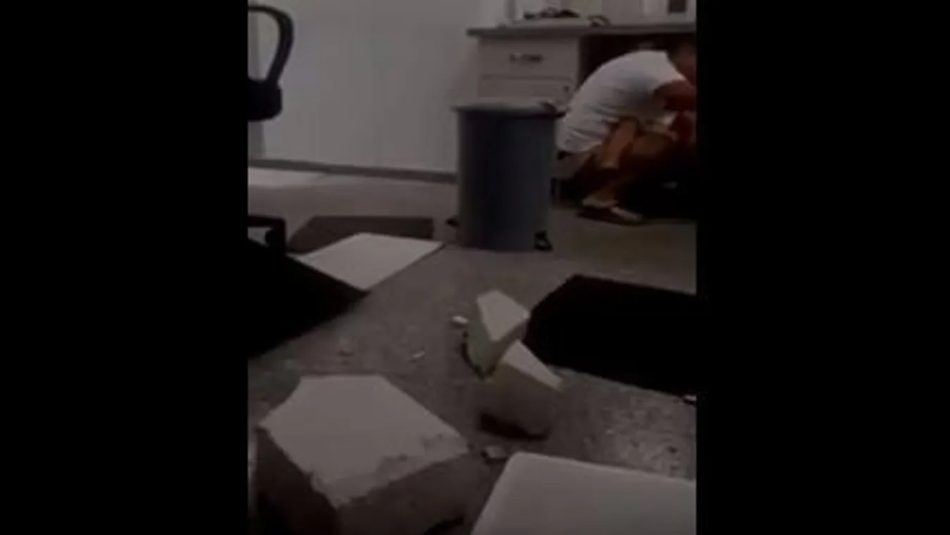 Sírva menekültek az asztalok alá a törökországi földrengéskor - videó
