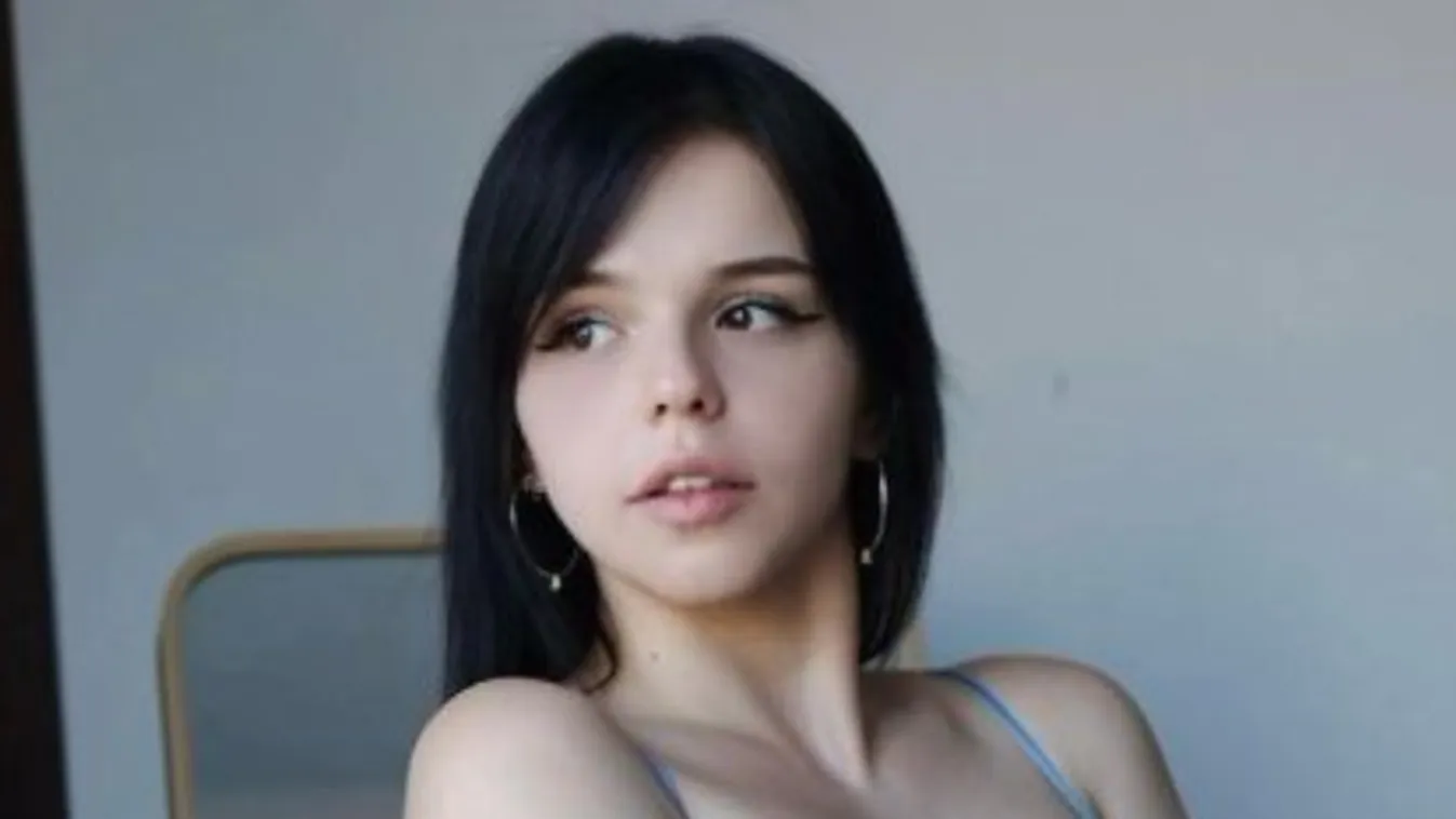 Aprócska virágokkal próbálta elfedni csodás melleit az Onlyfans-modell, nem nagyon sikerült – 18+ fotó